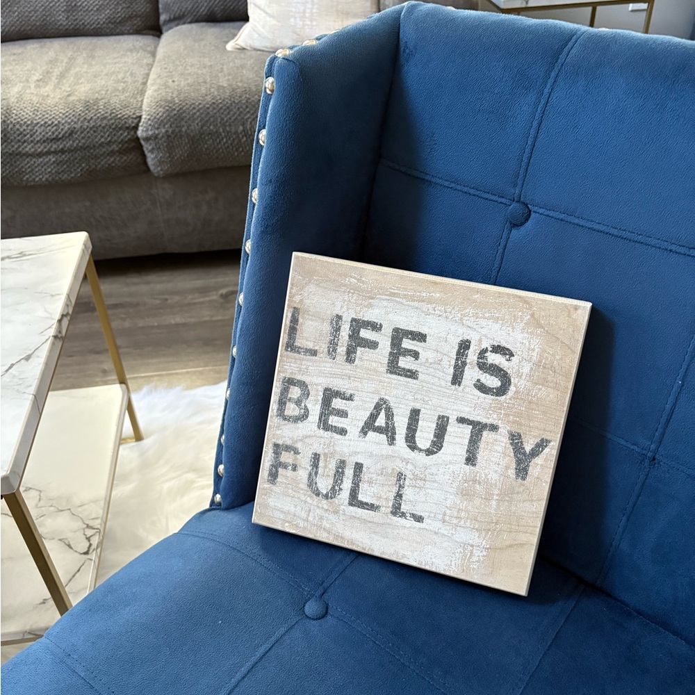 LIFE IS BEUTY FULL Art Print